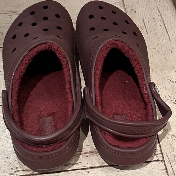 Crocs with fuzzy liner - burgundy UNISEX m8/W10 - Picture 6 of 7